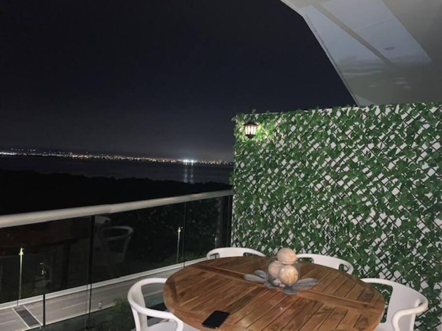 Hermoso Apartamento: Beachfront Comfort With Direct Access